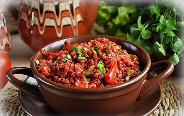 Buckwheat barazkiekin lapiko batean