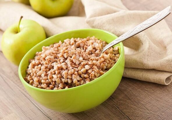 Buckwheat eta sagarrak pisua galtzeko dietan